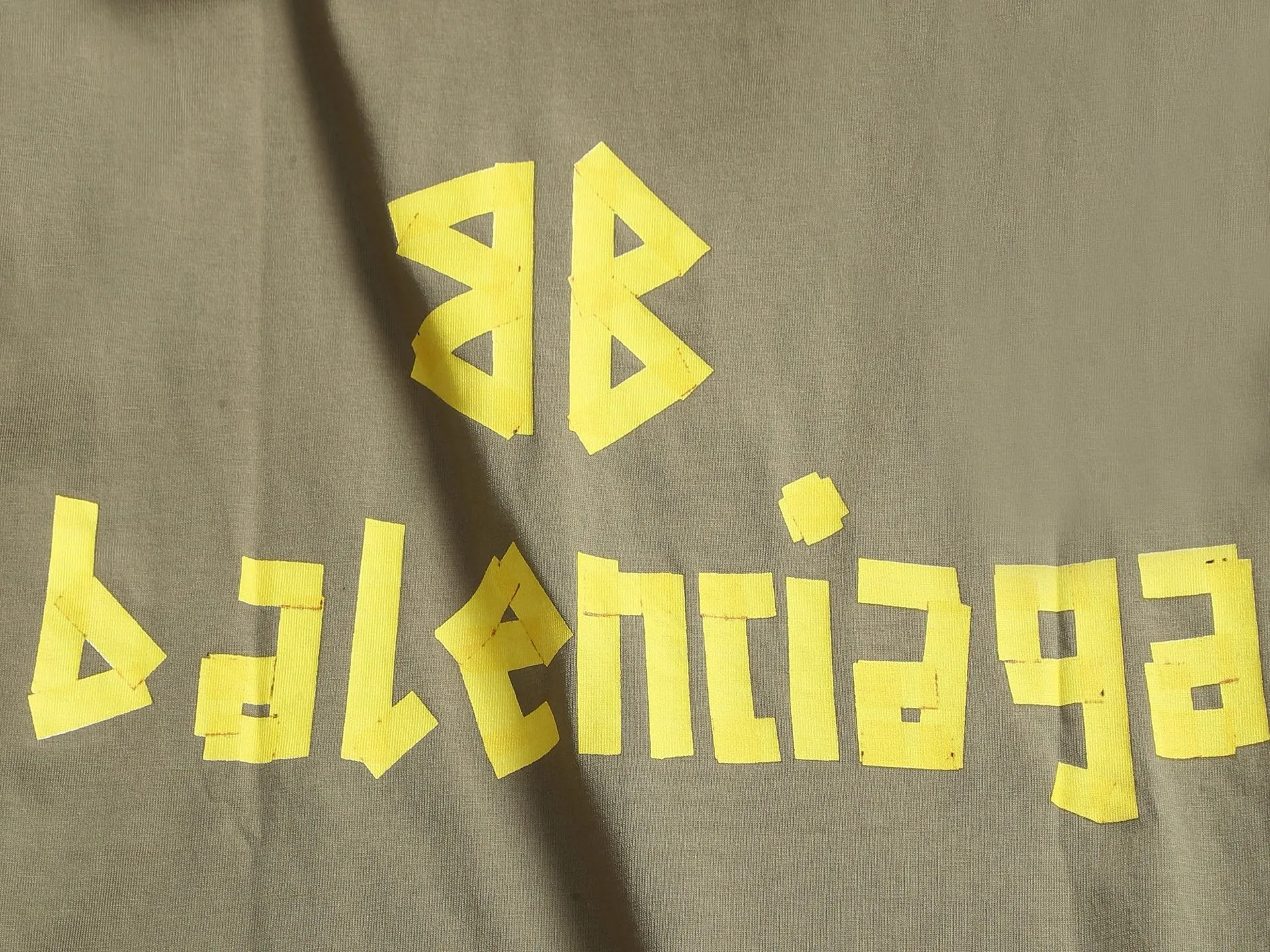 BALENCIAGA 2026 Logo ， Retro Same Style T 320 Versatile : Black Gray Khaki Size：XS S M L